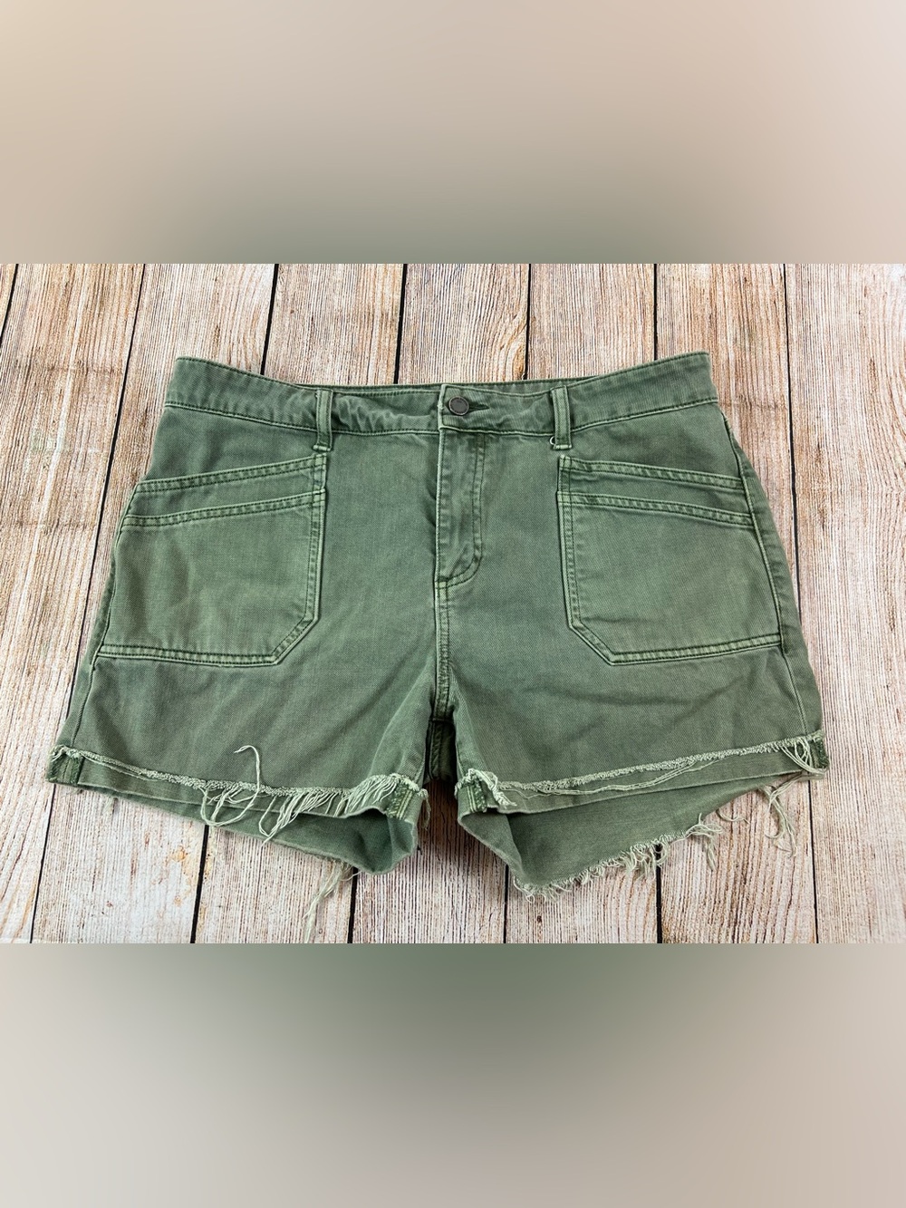 Women’s Paige Ivy Green Wash Shorts Size 32